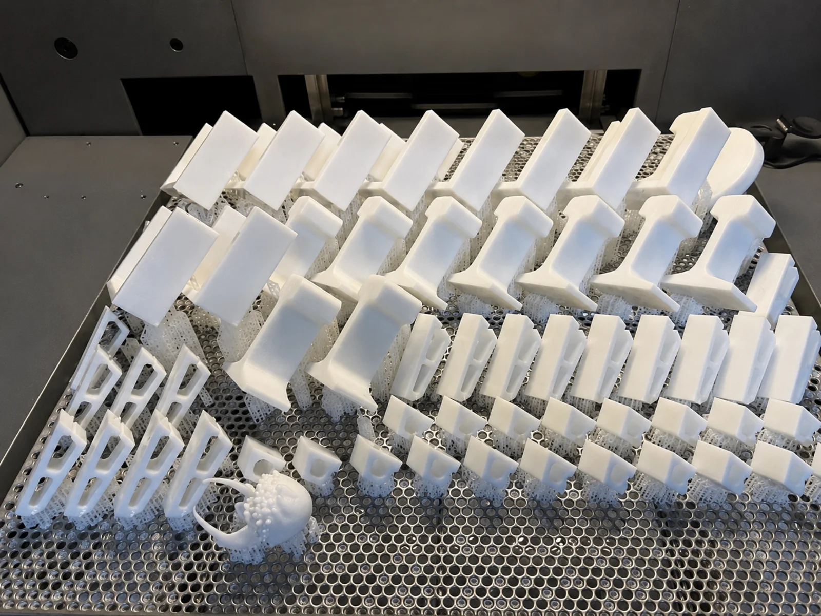 High-detail SLA resin prototypes with smooth surfaces