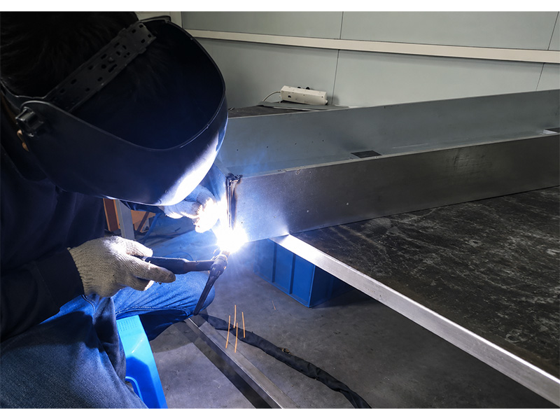 custom sheet metal brackets and mounting plates for industrial equipment